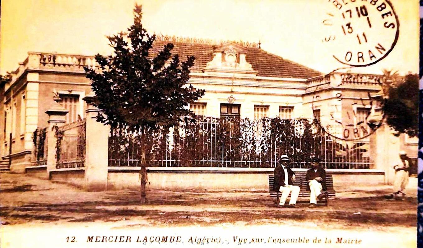 Mercier Lacombe - La Mairie en 1911.jpg